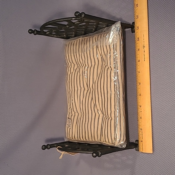 Boyds Bears Cast Iron Bear Doll Bed With Matress - Picture 3 of 12